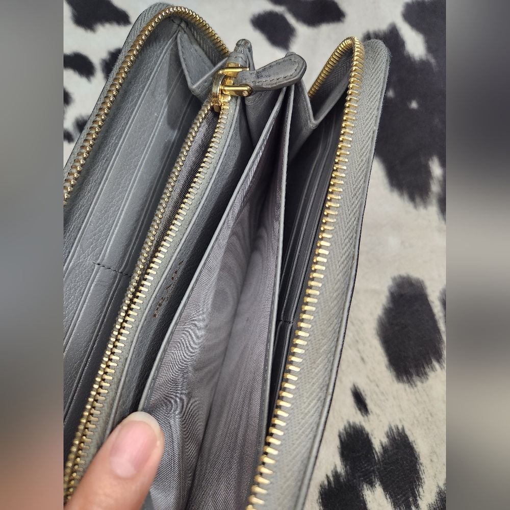 Preloved Prada Vitello Grain Leather Wallet - Picture 10 of 15